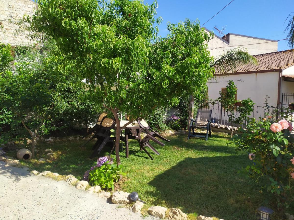 Il Giardino Dei Semplici B&B Caulonia Exterior foto